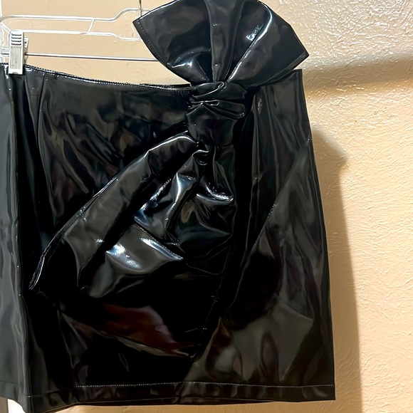 Patent Leather Black Mini Skirt with an accent bow. SEXY! - Picture 4 of 4